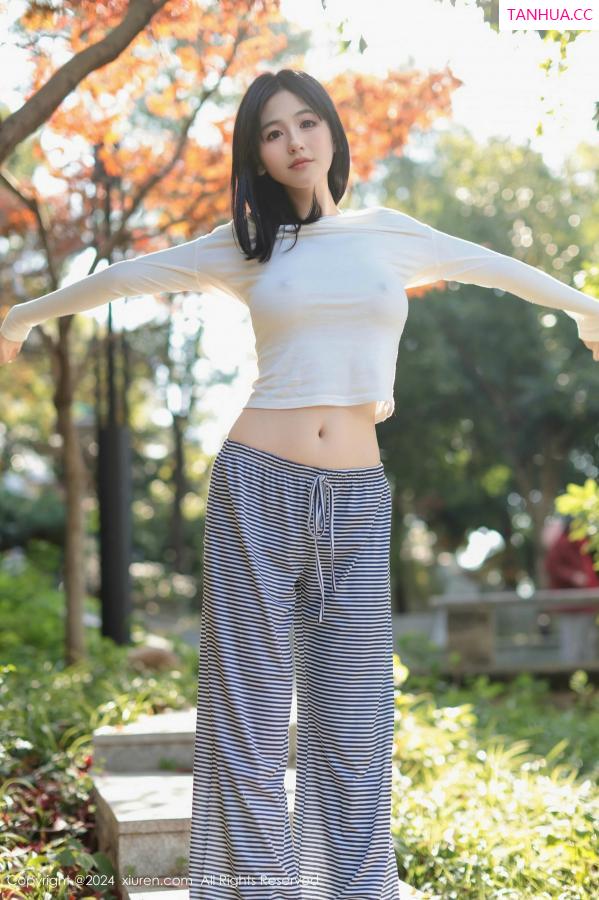   [XiuRen]高清写真图 2024.12.16 No.9605 奶芙乔乔 美腿黑丝第14张图片